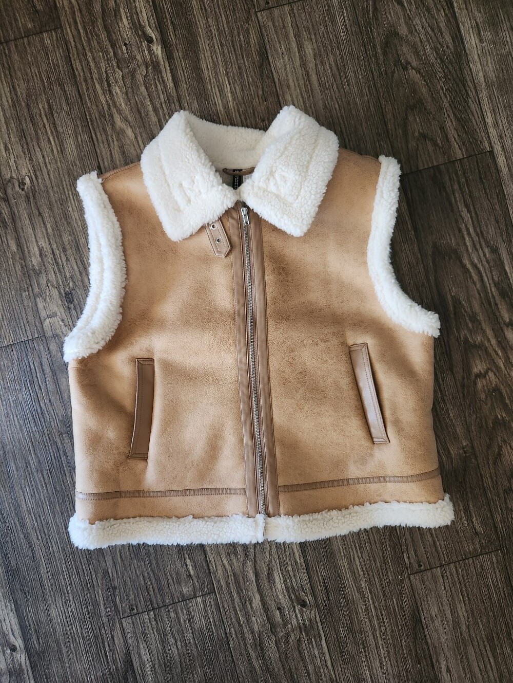 NWT H&M Beige Teddy Lined Faux Leather Shearling Zip Vest Size Large